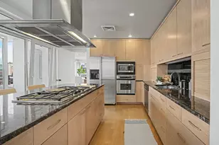 2445 NW Westover Rd, Portland, OR 97210 - Photo 8