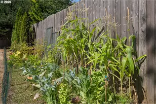 12513 NE Russell St, Portland, OR 97230 - Photo 28