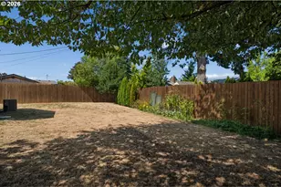 12513 NE Russell St, Portland, OR 97230 - Photo 24