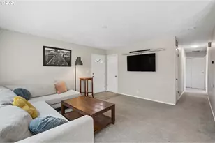 12513 NE Russell St, Portland, OR 97230 - Photo 8