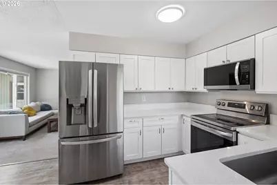 12513 NE Russell St, Portland, OR 97230 - Photo 10