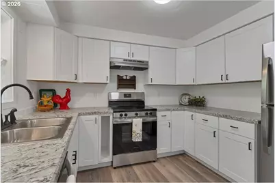 632 S 13th St, Independence, OR 97351 - Photo 14