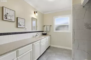 18505 NE Glisan St, Portland, OR 97230 - Photo 22