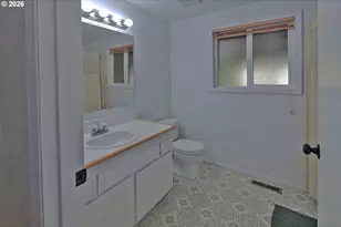 575 S 70th St, Springfield, OR 97478 - Photo 20