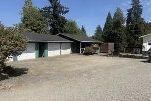 575 S 70th St, Springfield, OR 97478 - Photo 1