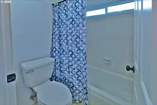 575 S 70th St, Springfield, OR 97478 - Photo 16