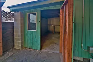 575 S 70th St, Springfield, OR 97478 - Photo 36