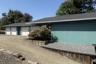 575 S 70th St, Springfield, OR 97478 - Photo 2