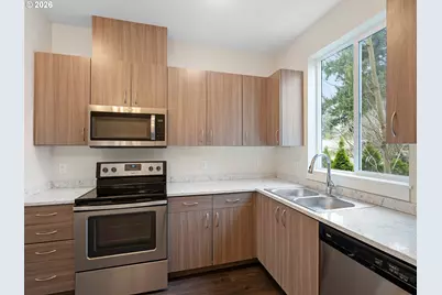 10845 E Burnside St, Portland, OR 97216 - Photo 12