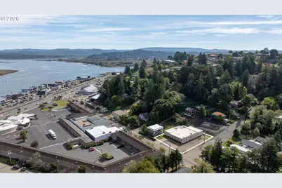 665 Hemlock Ave, Coos Bay, OR 97420 - Photo 10
