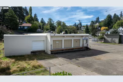 665 Hemlock Ave, Coos Bay, OR 97420 - Photo 4