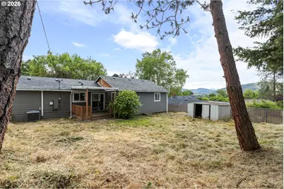 1064 NE Knoll Ave, Roseburg, OR 97470 - Photo 44