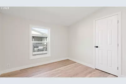 700 N Mill St #109, Creswell, OR 97426 - Photo 2