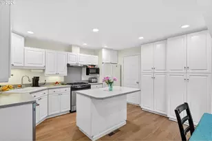 916 Cumberland Rd, Lake Oswego, OR 97034 - Photo 8