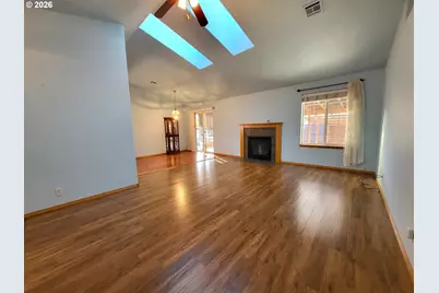 3884 Shenstone Dr, Eugene, OR 97404 - Photo 2