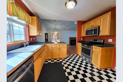 3884 Shenstone Dr, Eugene, OR 97404 - Photo 8