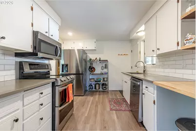 9715 SE Ramona St, Portland, OR 97266 - Photo 12
