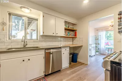 9715 SE Ramona St, Portland, OR 97266 - Photo 10
