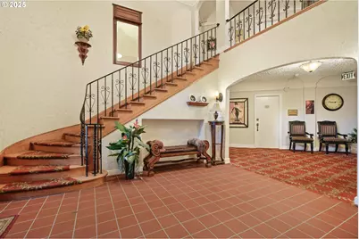 711 NE Randall Ave #203, Portland, OR 97232 - Photo 4