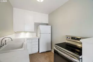 711 NE Randall Ave, Portland, OR 97232 - Photo 14