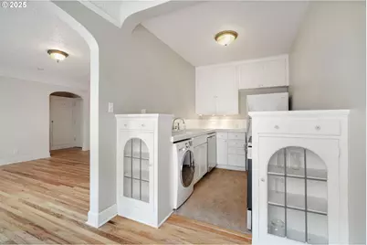 711 NE Randall Ave #203, Portland, OR 97232 - Photo 12