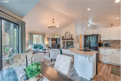 18034 Witchhazel Ln, Bend, OR 97707 - Photo 10