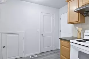 2546 SE 111th Ave, Portland, OR 97266 - Photo 8