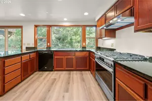 24520 Trillium Ln, Elmira, OR 97437 - Photo 10