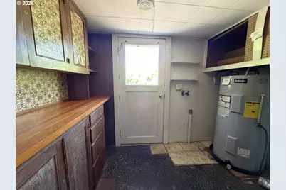 781 N 8th St, Coos Bay, OR 97420 - Photo 20