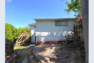 781 N 8th St, Coos Bay, OR 97420 - Photo 4