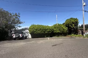 781 N 8th St, Coos Bay, OR 97420 - Photo 24