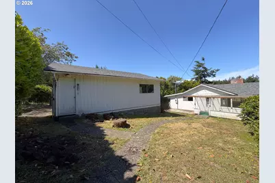 781 N 8th St, Coos Bay, OR 97420 - Photo 2