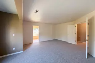 5880 SE Snowberry Ct, Hillsboro, OR 97123 - Photo 4