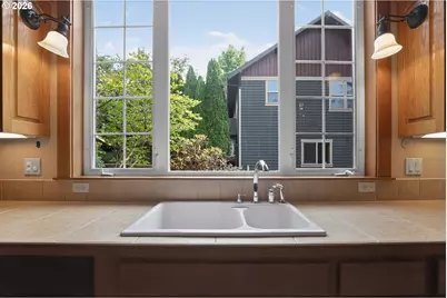 837 NE 67th Ave, Hillsboro, OR 97124 - Photo 10