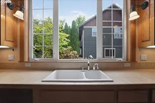 837 NE 67th Ave, Hillsboro, OR 97124 - Photo 10