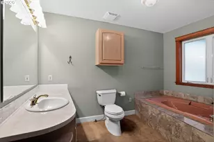 837 NE 67th Ave, Hillsboro, OR 97124 - Photo 14