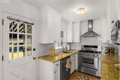 1834 SE Ellis St, Portland, OR 97202 - Photo 12