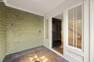 5406 SW Woods Ct, Portland, OR 97221 - Photo 2