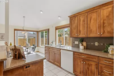 16105 NW Somerset Dr, Beaverton, OR 97006 - Photo 18