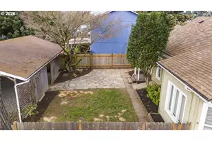 7035 N Catlin Ave, Portland, OR 97203 - Photo 24