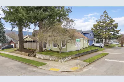 7035 N Catlin Ave, Portland, OR 97203 - Photo 2