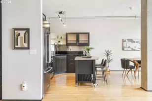 333 NW 9th Ave, Portland, OR 97209 - Photo 12