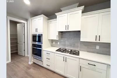 1555 N Young St, Lafayette, OR 97127 - Photo 2