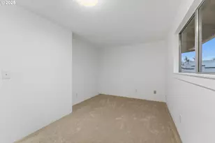 820 SE Barnes Ave, Gresham, OR 97080 - Photo 8