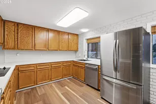 820 SE Barnes Ave, Gresham, OR 97080 - Photo 16