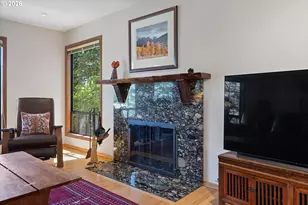 10052 SW Balmer Cir, Portland, OR 97219 - Photo 8