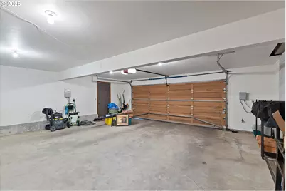 10052 SW Balmer Cir, Portland, OR 97219 - Photo 32