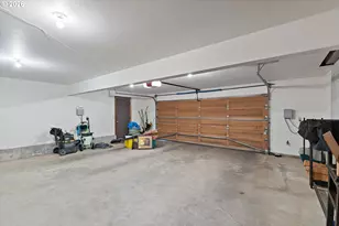 10052 SW Balmer Cir, Portland, OR 97219 - Photo 32