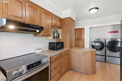 1303 NE Logan St, McMinnville, OR 97128 - Photo 10