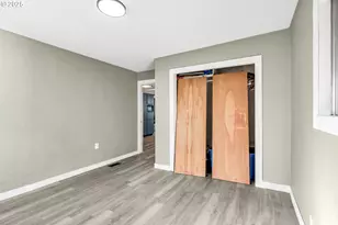 271 N 3rd St, Jefferson, OR 97352 - Photo 18